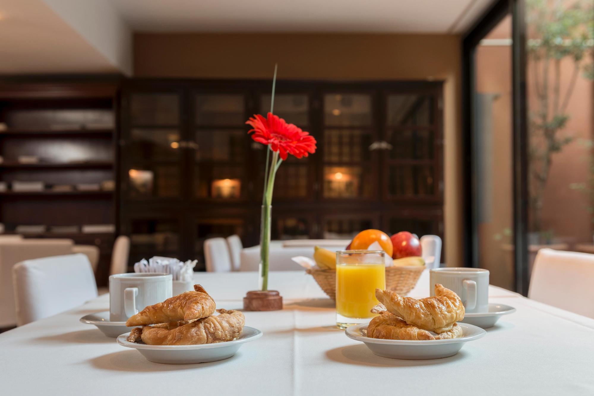 Loi Suites Arenales Buenos Aires Exteriér fotografie